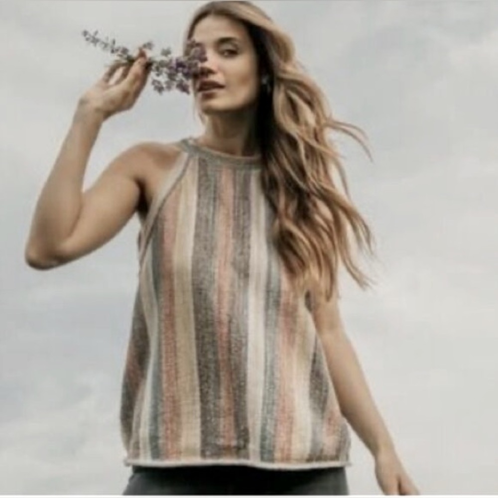 W5 top with pinkish red, tan and dark gray threads - Size M